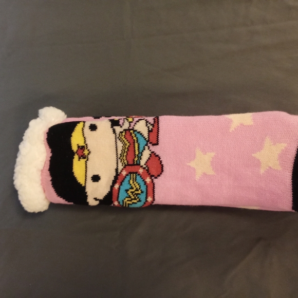 Hello Kitty Wonder Woman Pink Socks - Picture 2 of 2